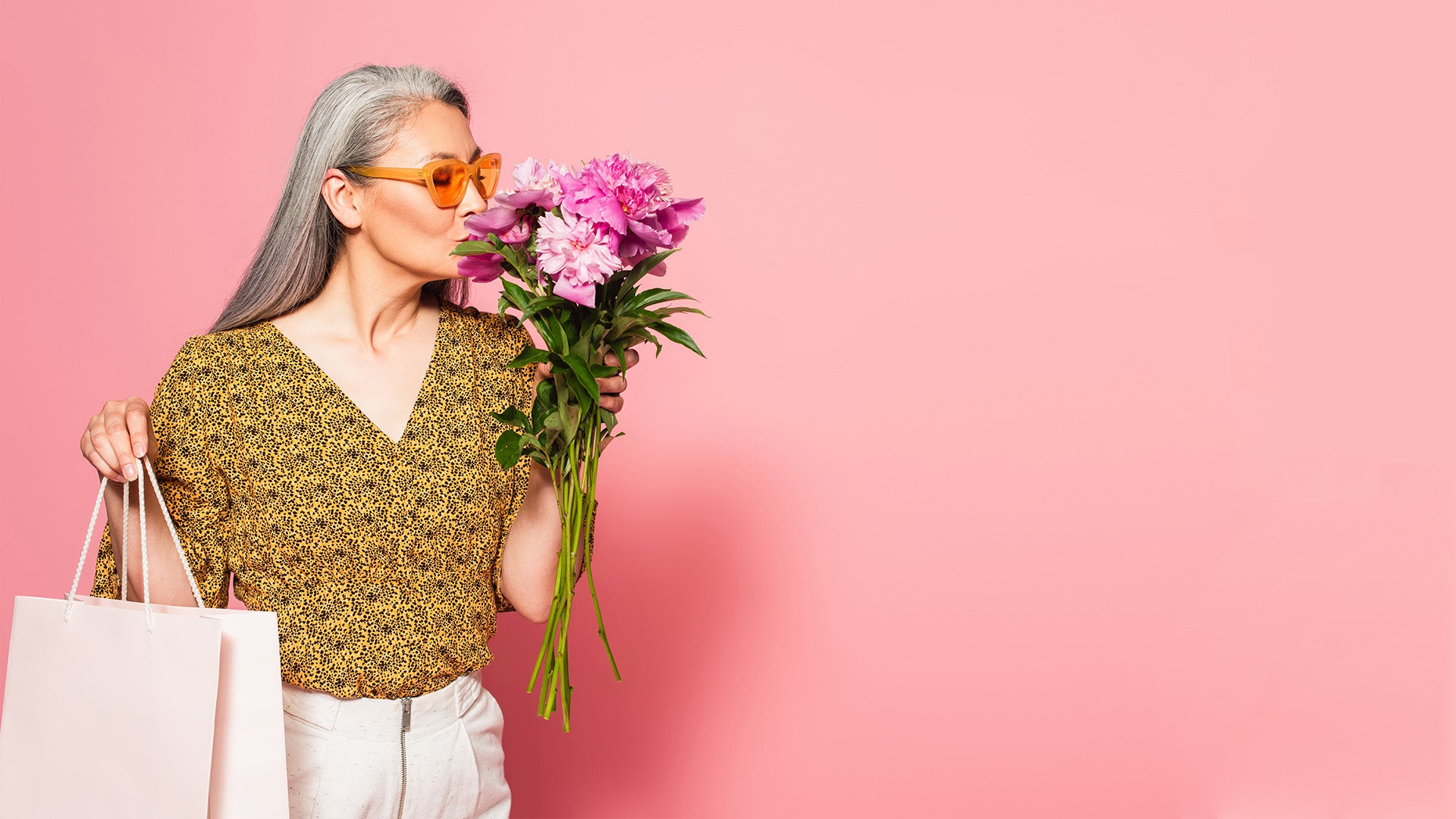 Woman holding a pink bouquet of flowers